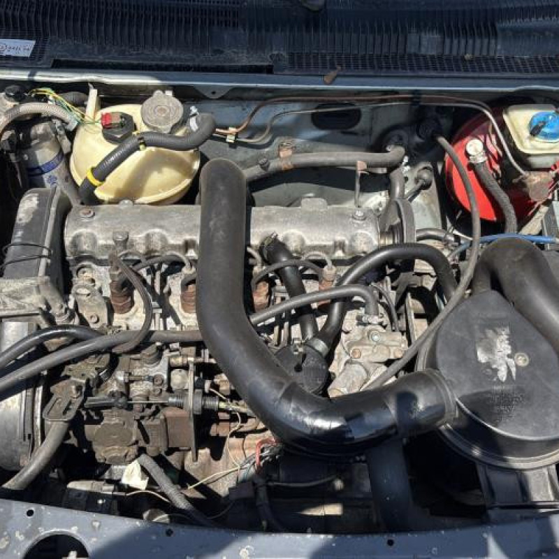 Vitre arriere droit PEUGEOT 205 Photo n°20