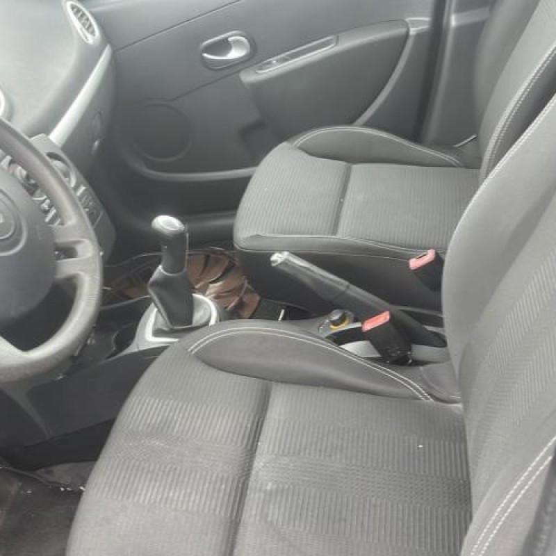 Porte avant droit RENAULT CLIO 3 Photo n°17