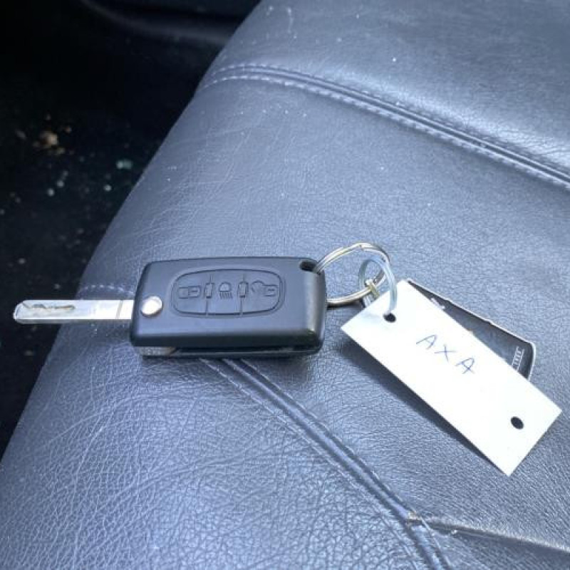 Vitre arriere droit CITROEN C4 1 Photo n°19