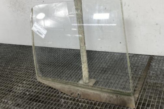 Vitre arriere droit PEUGEOT 106
