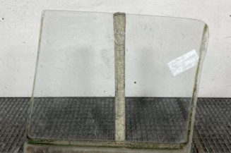 Vitre arriere droit PEUGEOT 106