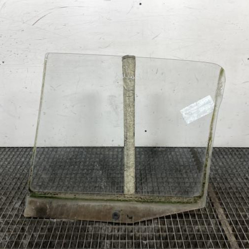 Vitre arriere droit PEUGEOT 106 Photo n°5