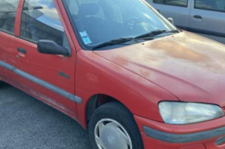 Vitre arriere droit PEUGEOT 106