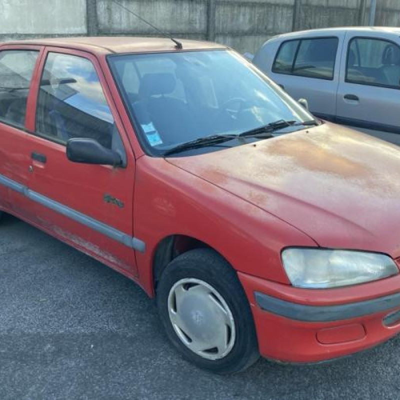 Vitre arriere droit PEUGEOT 106 Photo n°6