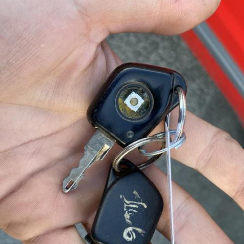 Vitre arriere droit PEUGEOT 106 Photo n°9