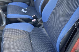 Vitre arriere droit PEUGEOT 106