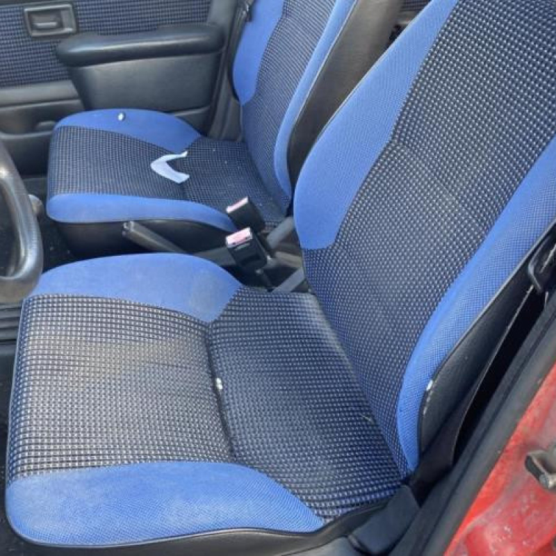Vitre arriere droit PEUGEOT 106 Photo n°10