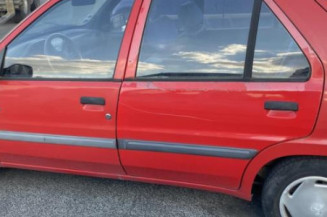 Vitre arriere droit PEUGEOT 106