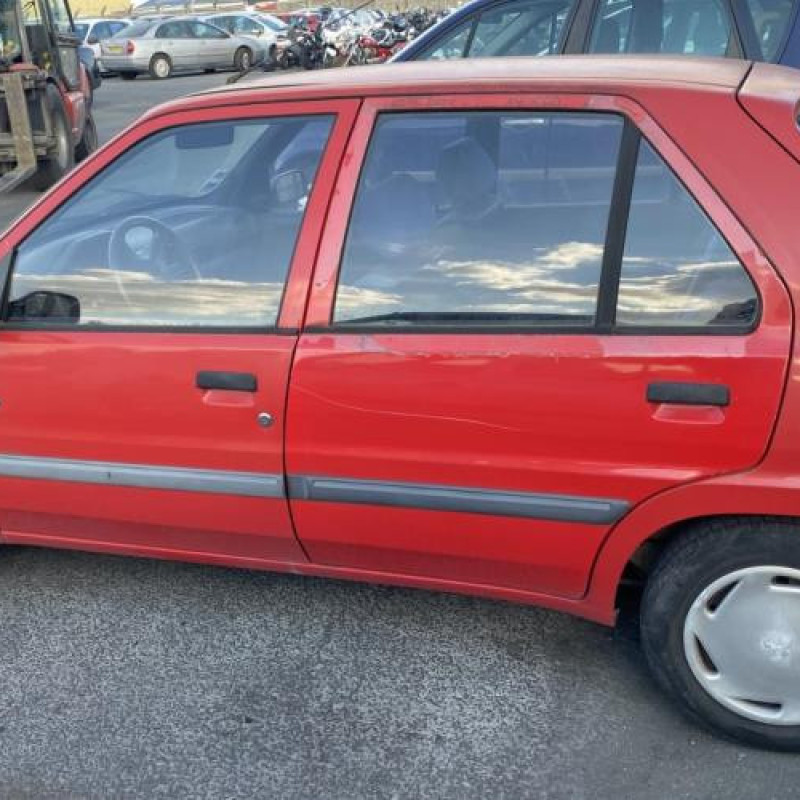 Vitre arriere droit PEUGEOT 106 Photo n°12