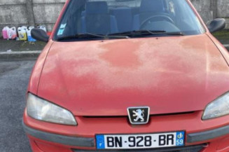 Vitre arriere droit PEUGEOT 106