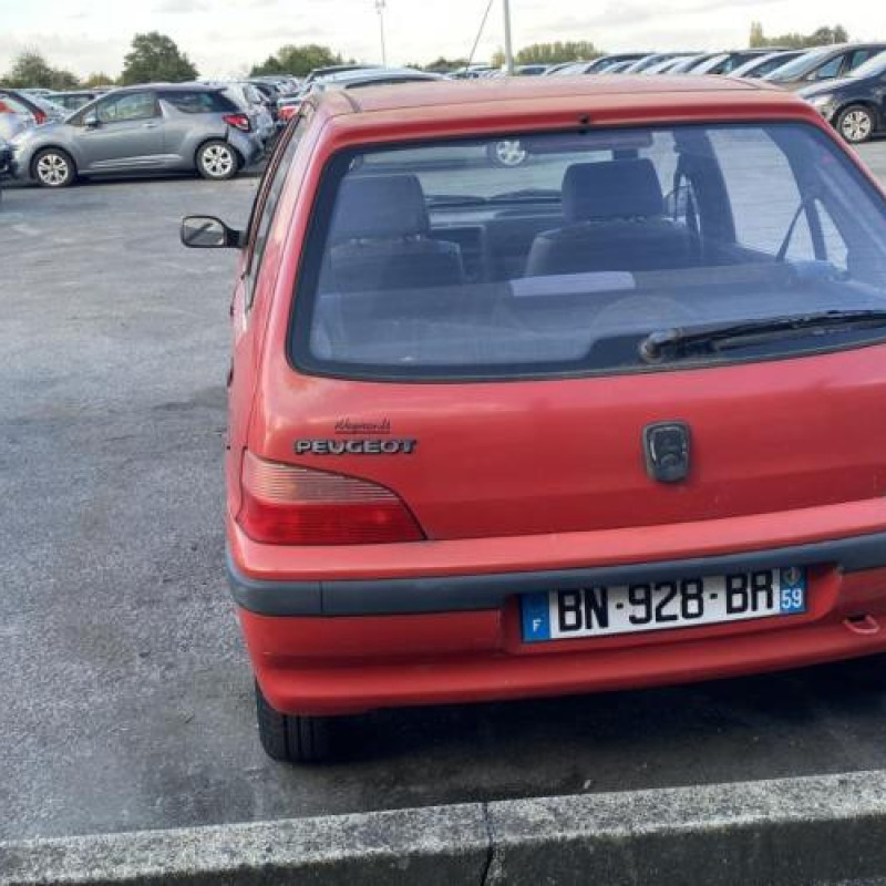 Vitre arriere droit PEUGEOT 106 Photo n°14