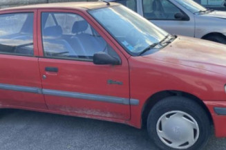 Vitre arriere droit PEUGEOT 106