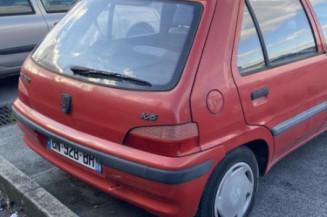Vitre arriere droit PEUGEOT 106