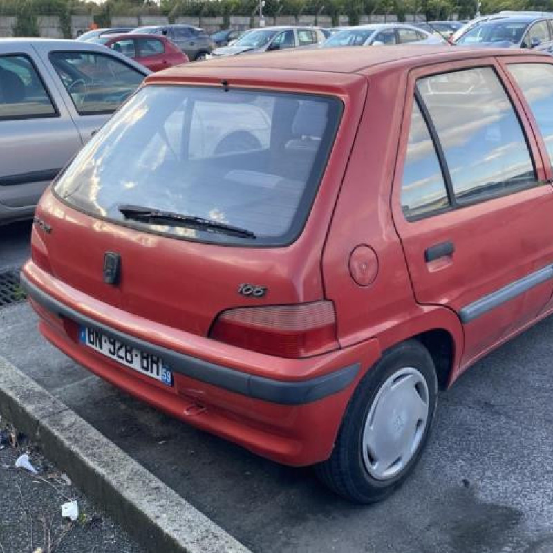 Vitre arriere droit PEUGEOT 106 Photo n°18