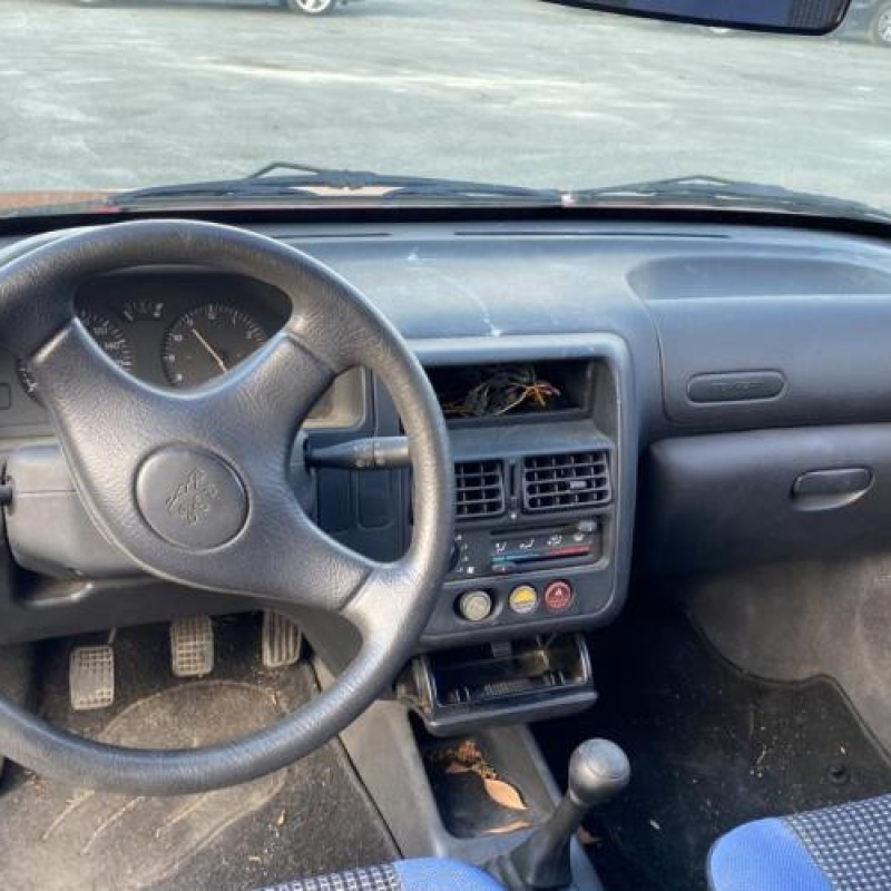 Vitre arriere droit PEUGEOT 106 Photo n°19
