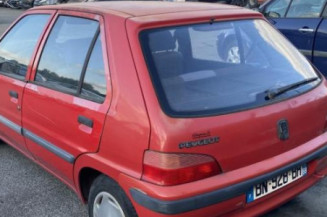 Vitre arriere droit PEUGEOT 106