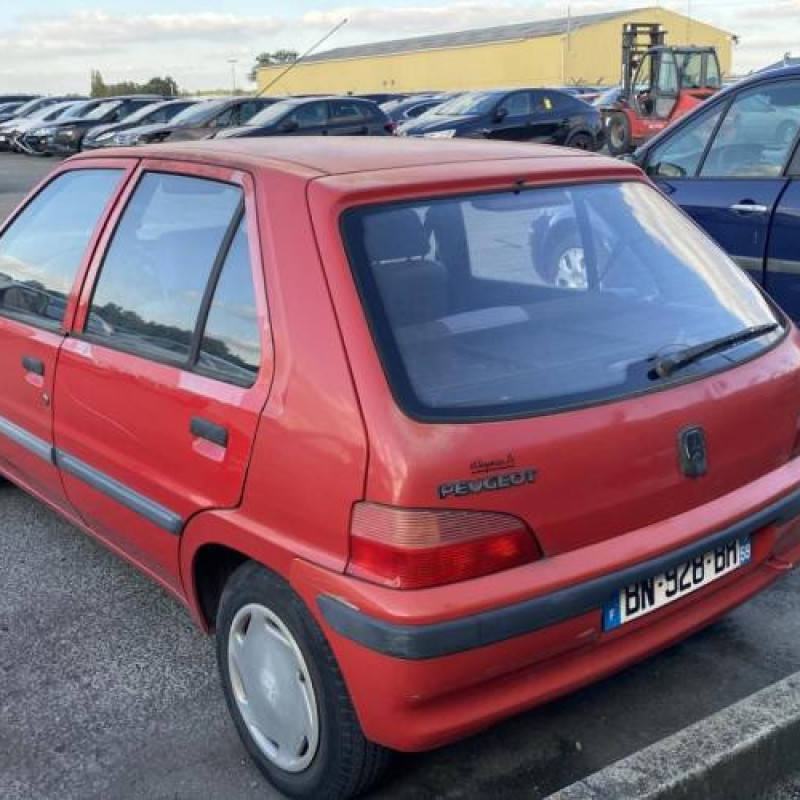 Vitre arriere droit PEUGEOT 106 Photo n°20