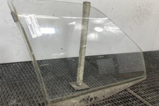 Vitre avant droit PEUGEOT 106