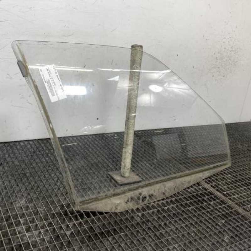 Vitre avant droit PEUGEOT 106 Photo n°4