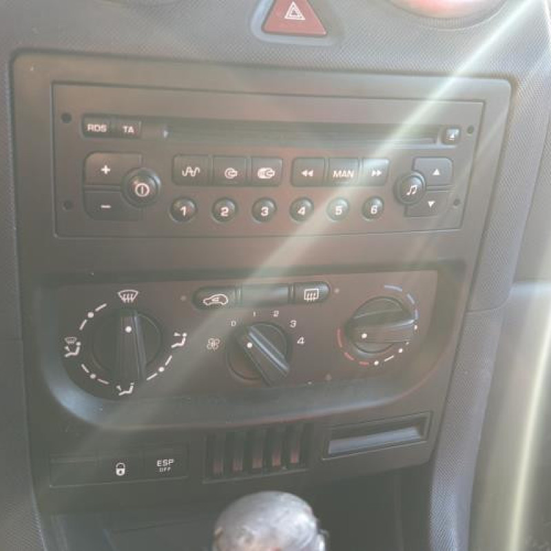 Air bag conducteur PEUGEOT 1007 Photo n°13