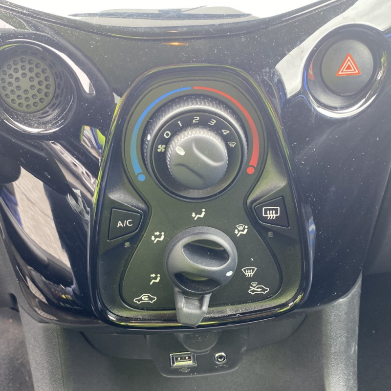 PEUGEOT 108 1.0 VTI - 12V Photo n°16