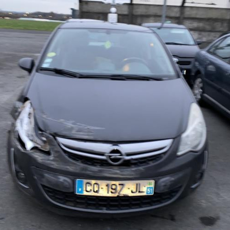 Ceinture avant gauche OPEL CORSA D Photo n°8