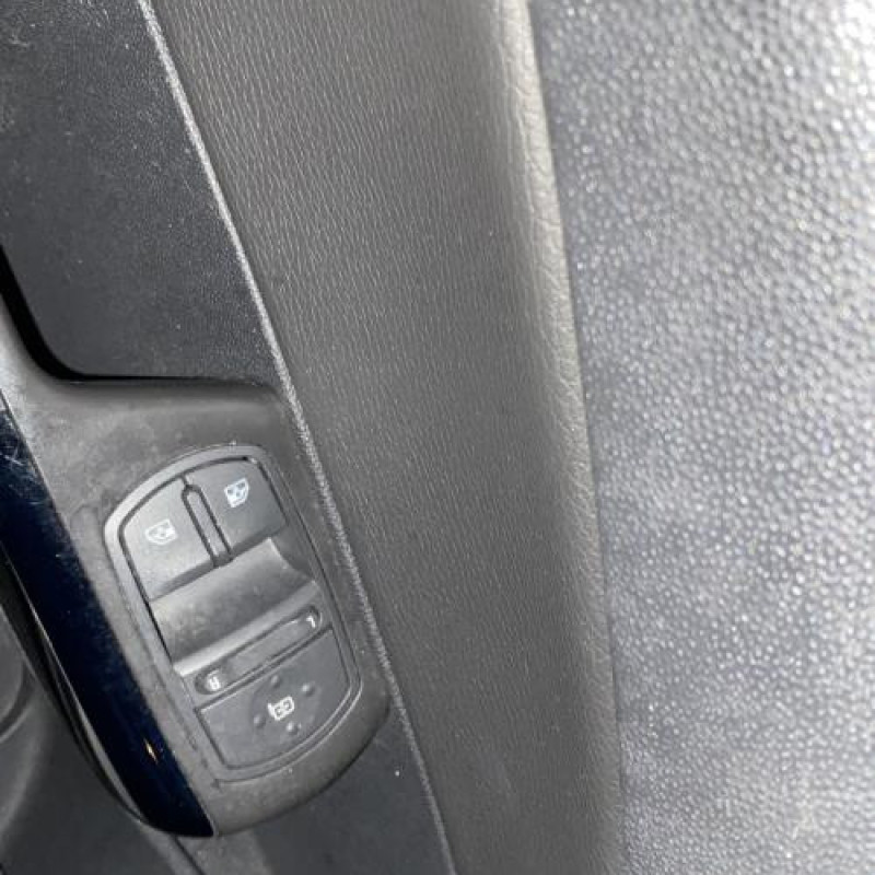 Leve vitre electrique avant droit OPEL CORSA D Photo n°9