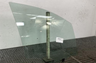 Vitre avant droit PEUGEOT 208 1