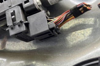 Leve vitre electrique avant gauche VOLKSWAGEN POLO 4