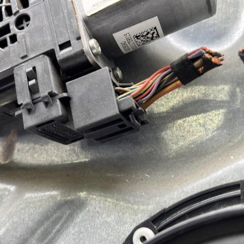 Leve vitre electrique avant gauche VOLKSWAGEN POLO 4 Photo n°4