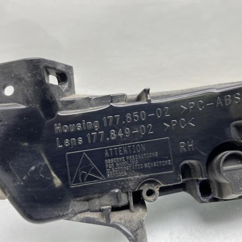 Feu diurne avant droit CITROEN C4 PICASSO 1 Photo n°4