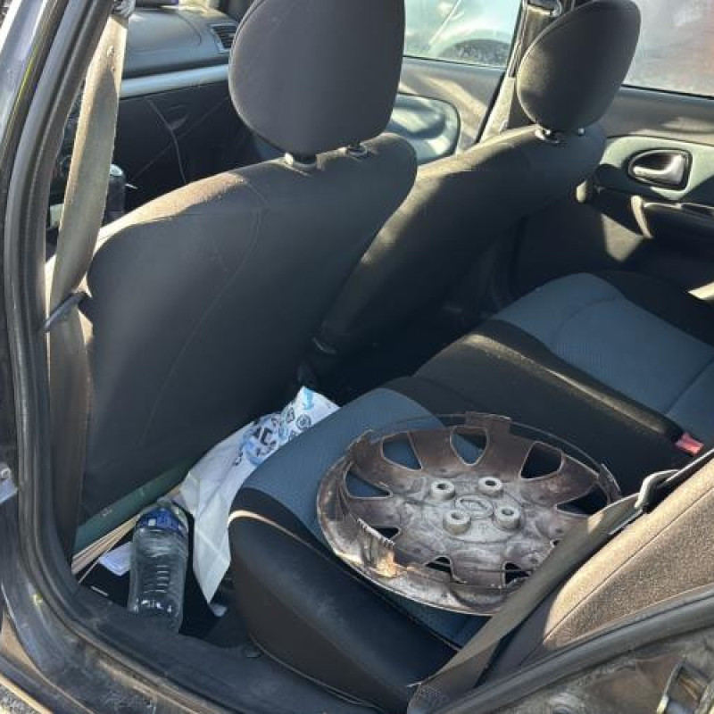 Porte avant droit RENAULT CLIO 2 CAMPUS Photo n°16