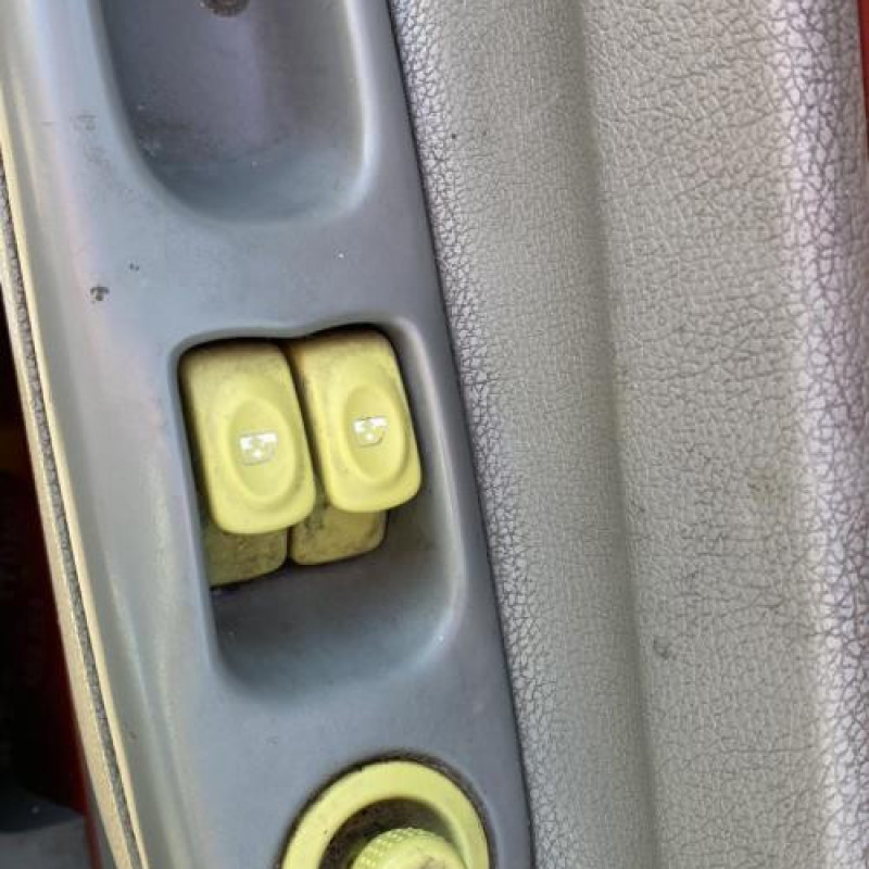Porte avant droit RENAULT TWINGO 1 Photo n°16