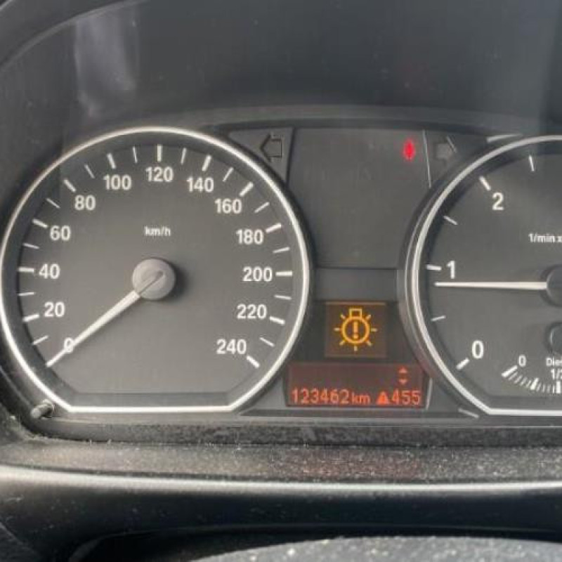 Pretensionneur de ceinture avant droit BMW SERIE 1 E87 Photo n°11