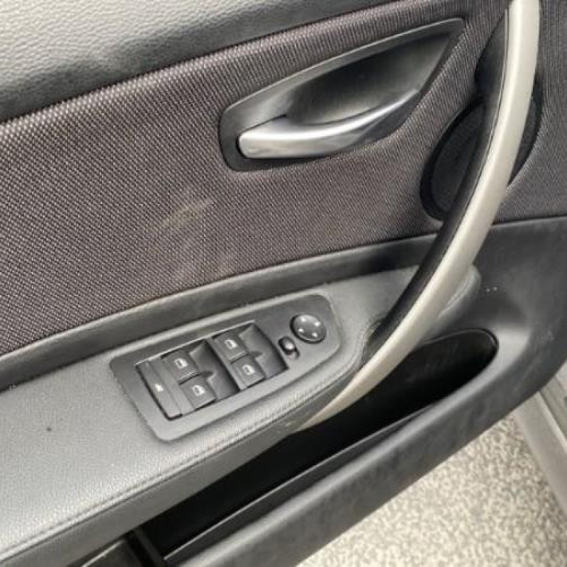 Pretensionneur de ceinture avant droit BMW SERIE 1 E87 Photo n°15