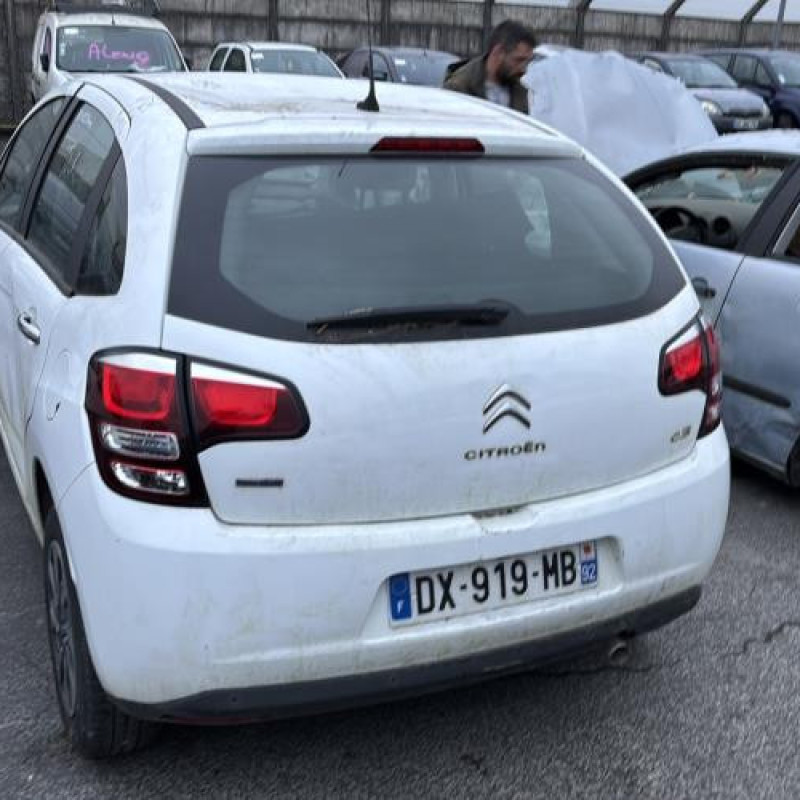 Pare boue arriere droit CITROEN C3 2 Photo n°7