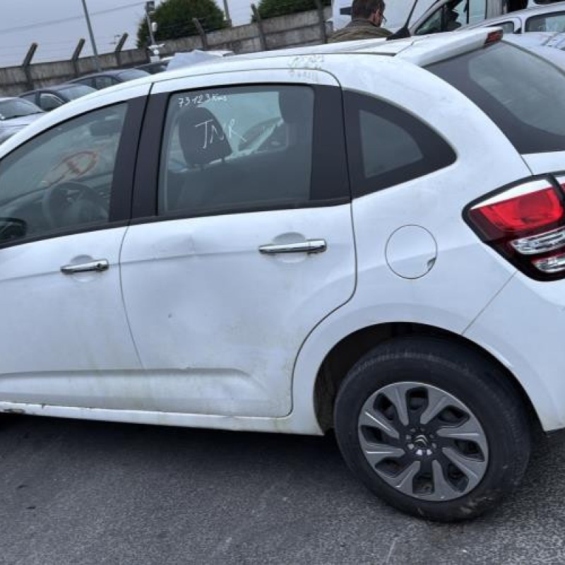 Pare boue arriere droit CITROEN C3 2 Photo n°8