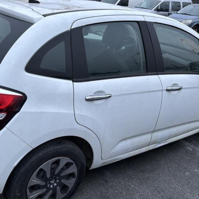 Pare boue arriere droit CITROEN C3 2 Photo n°9