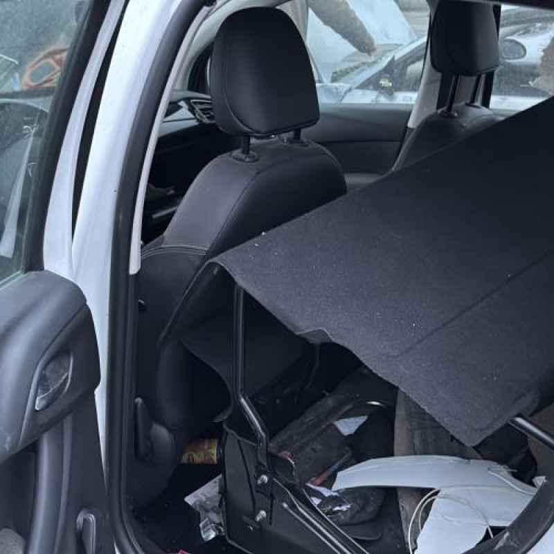 Pare boue arriere droit CITROEN C3 2 Photo n°12