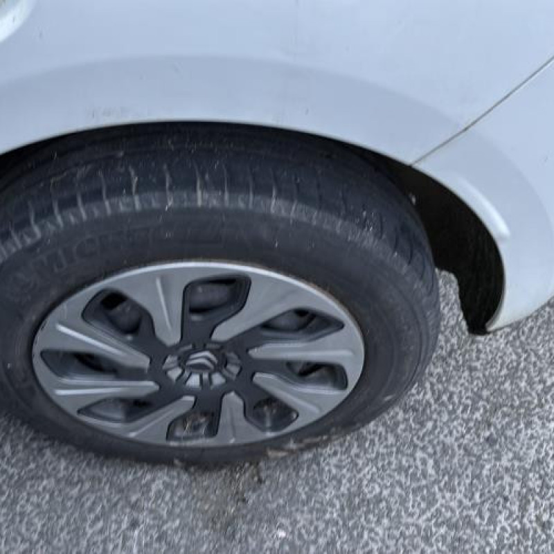Pare boue arriere droit CITROEN C3 2 Photo n°14