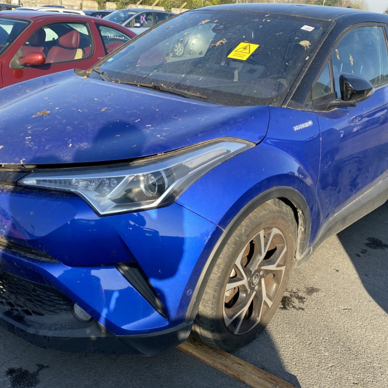TOYOTA C-HR 1.8i - 16V HYBRID Photo n°1