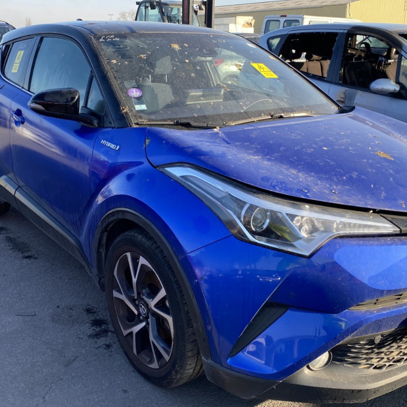 TOYOTA C-HR 1.8i - 16V HYBRID Photo n°2