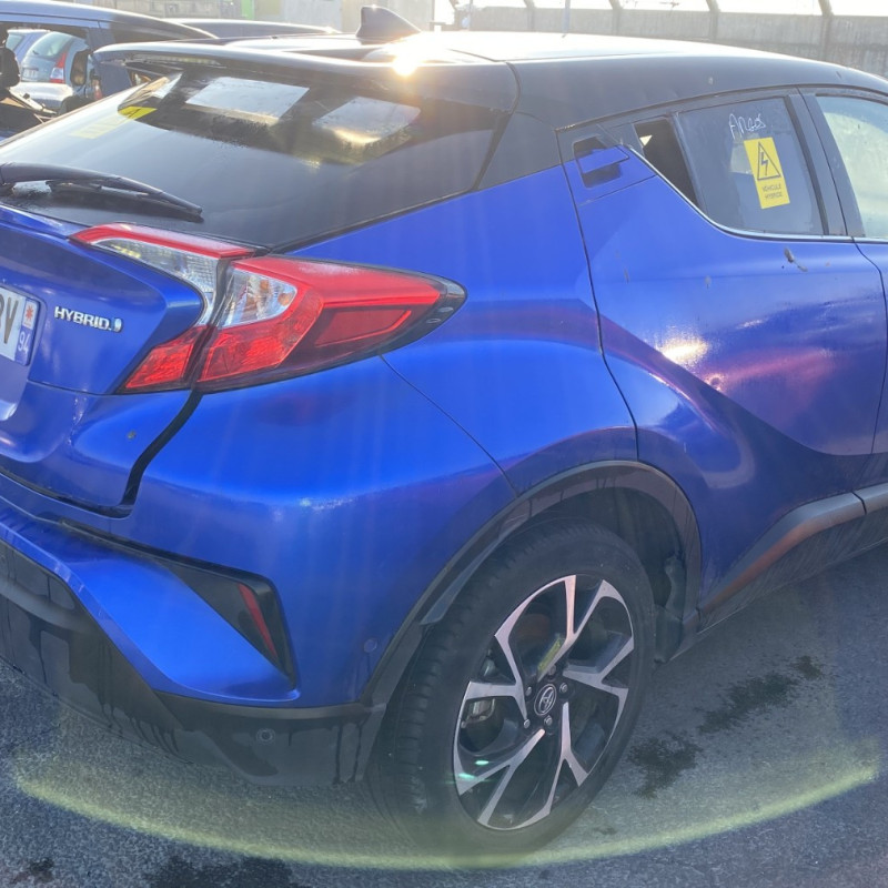 TOYOTA C-HR 1.8i - 16V HYBRID Photo n°3