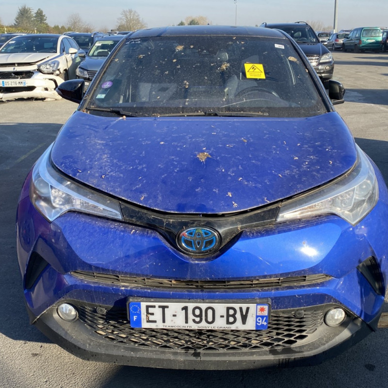 TOYOTA C-HR 1.8i - 16V HYBRID Photo n°9