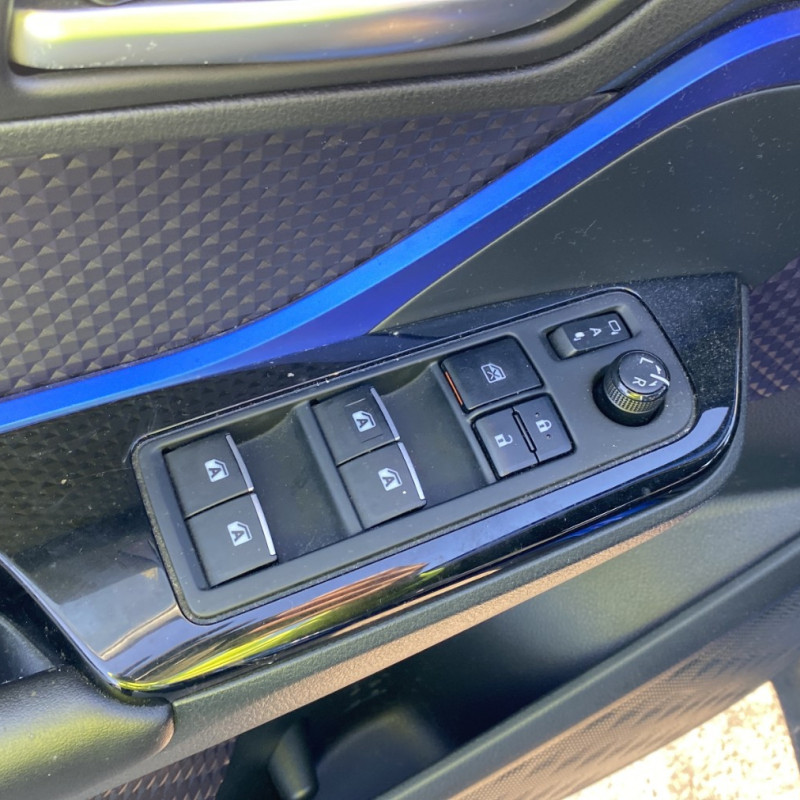 TOYOTA C-HR 1.8i - 16V HYBRID Photo n°11