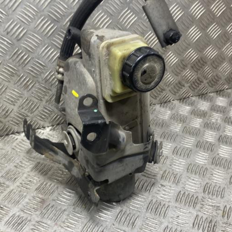 Pompe de direction RENAULT LAGUNA 3 Photo n°4