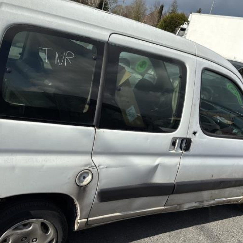 Vitre avant droit PEUGEOT PARTNER 1 Photo n°13
