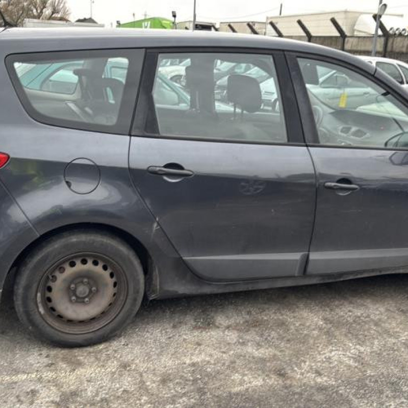 Malle/Hayon arriere RENAULT GRAND SCENIC 3 Photo n°18