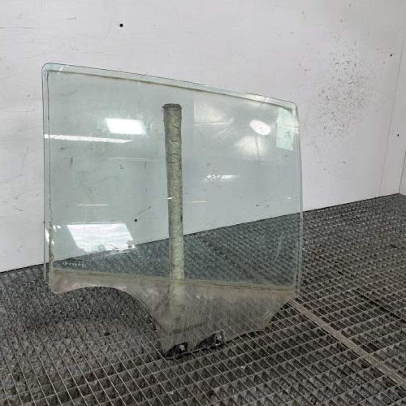 Vitre arriere droit DACIA SANDERO 1 Photo n°3