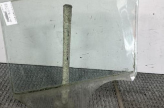 Vitre arriere droit DACIA SANDERO 1